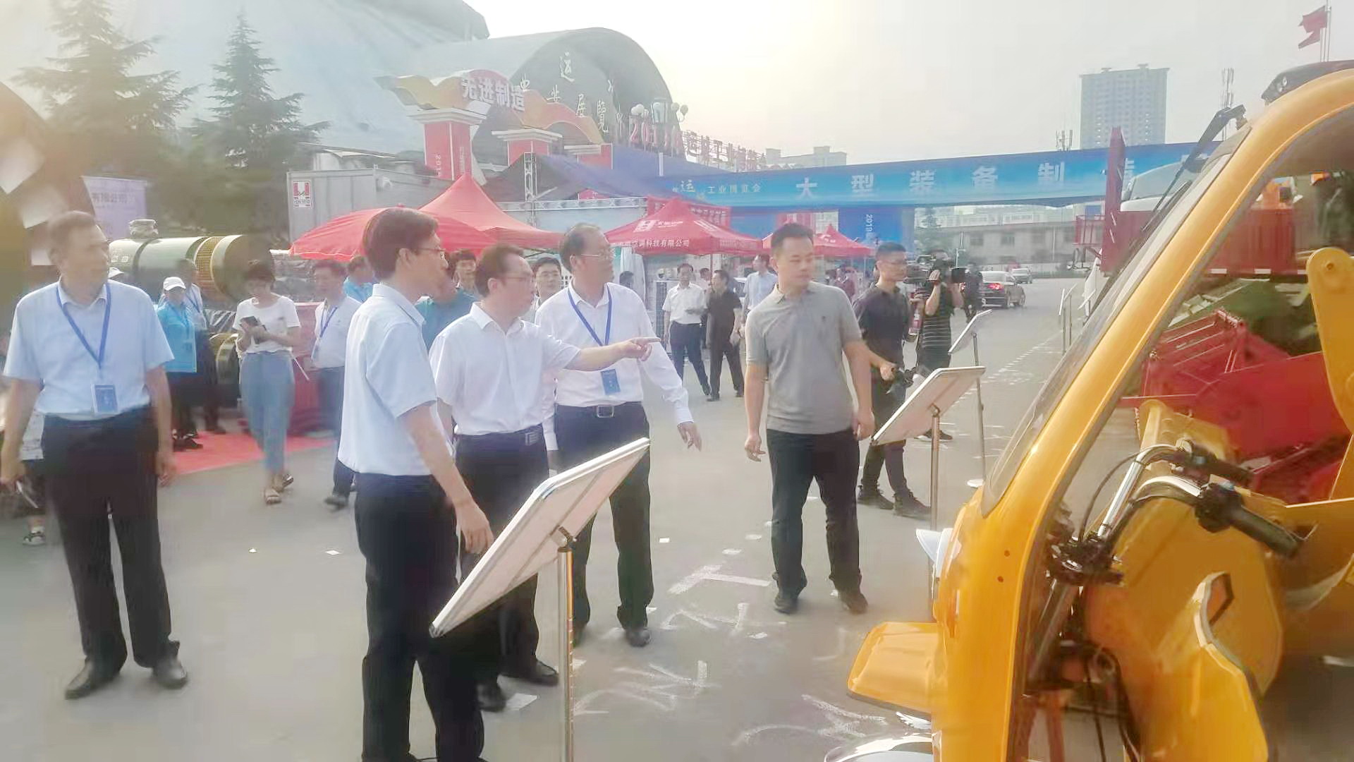 公司多款車型亮相運(yùn)城市工博會(huì) 核心產(chǎn)品很吸睛
